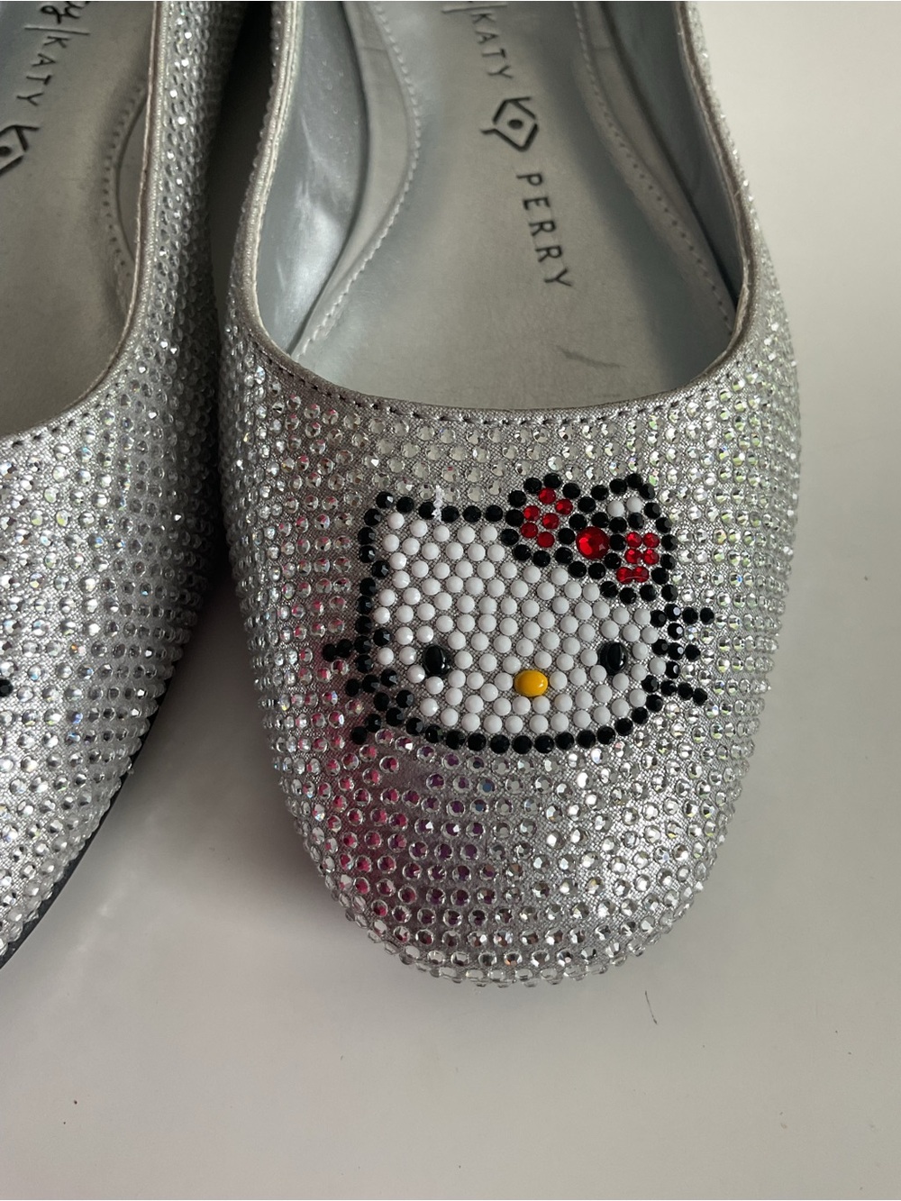 Katy Perry Collections Silver X Collections Crystal Hello Kitty Ballet Flats Sz6 - Picture 2 of 10